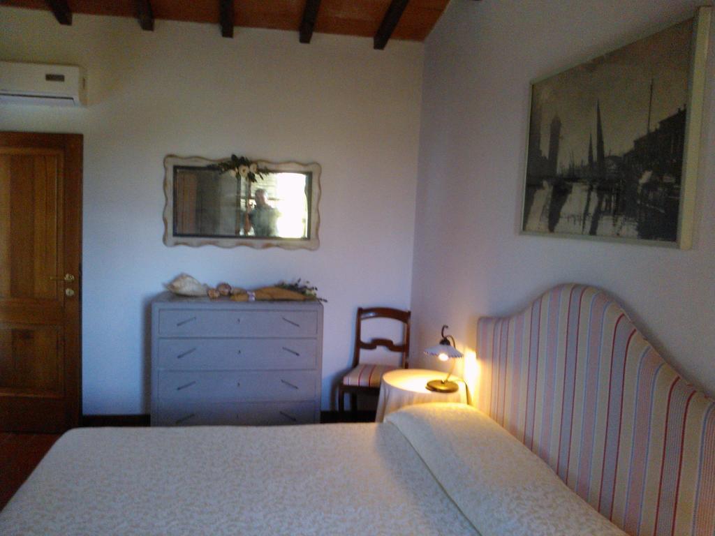 La Locanda Di Filo Bed and Breakfast Lido di Camaiore Rum bild